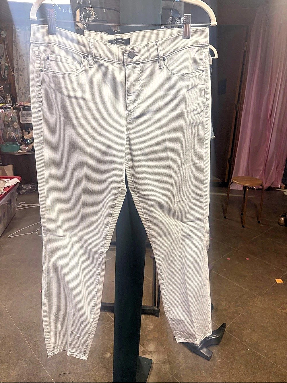 Ann Taylor Modern Fit The Skinny Ankle Pants in White & Blue Size 10